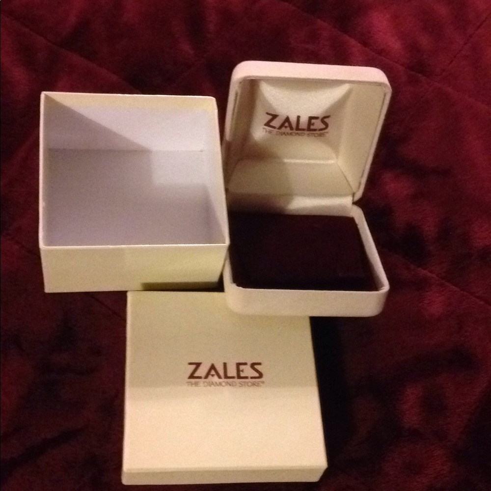 Zales jewelry box with velvet hinged jewelry box. - Picture 2 of 3
